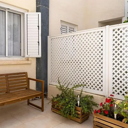 Cozy Nerina At Harbour *