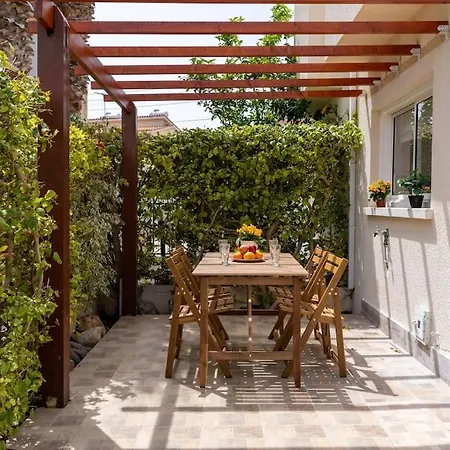 Cozy Nerina At Harbour *