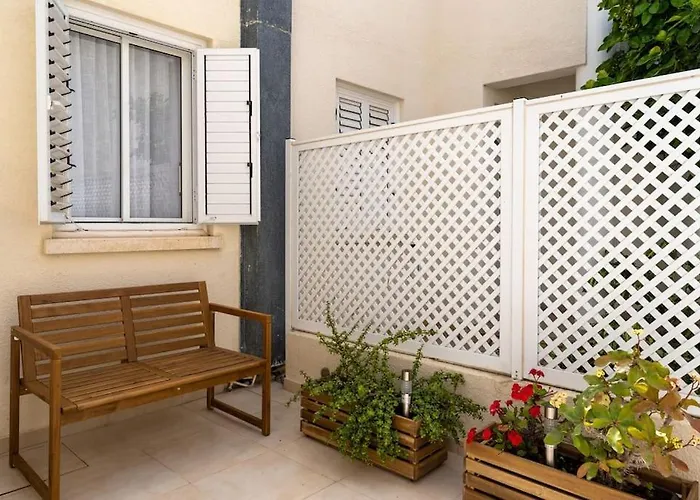 Cozy Nerina At Harbour *